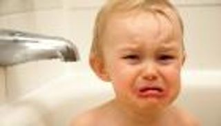 تغرق رضيعها للتخلص من بكائه