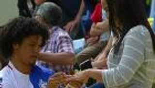 مهاجم يطلب الزواج من فتاة خلال مباراة بتشيلي