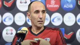 مدرب بني ياس خلال المؤتمر