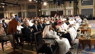 مشاركون في القمة العالمية للاقتصاد الإسلامي في دبي
