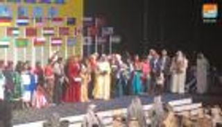 محمد بن راشد يكرم الطالبة مريم أمجون بلقب بطل تحدي القراءة