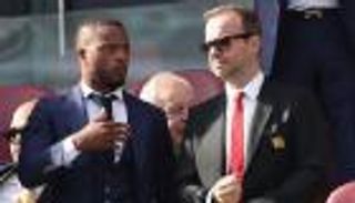 الكشف عن حقيقة تعيين إيفرا مديرا رياضيا لمانشستر يونايتد