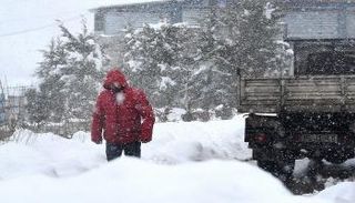 عواصف ثلجية تشيع الفوضى وسط فرنسا