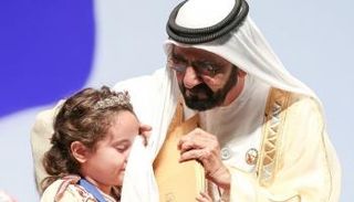 الشيخ محمد بن راشد يكفكف دموع مريم أمجون بطلة تحدي القراءة العربي