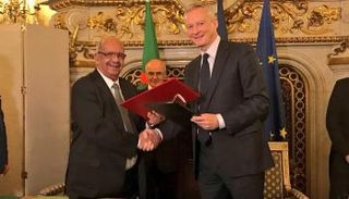 توقيع الاتفاقية بين وزير الخارجية الجزائري والاقتصاد الفرنسي