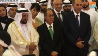 حاكم الشارقة وعدد من ضيوف معرض الشارقة الدولي للكتاب