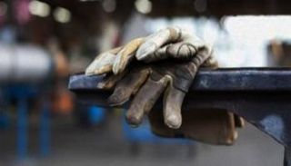 تصاعد وتيرة فصل العمال في إيران