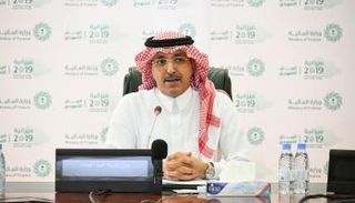 خفض عجز الميزانية يأتي مع صعود النفط وتنويع الإيرادات السعودية