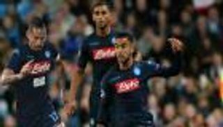 نابولي يدرس إعارة نجمه الجزائري في يناير