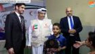 بالصور.. الهلال الأحمر الإماراتي يوزع حقائب مدرسية على طلبة أيتام بمصر