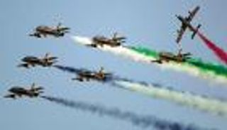 "فرسان الإمارات" يقدم عروضا احتفالية بمناسبة يوم العلم