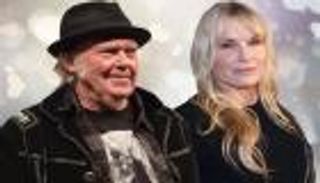 زواج المغني نيل يونج من الممثلة داريل هانا