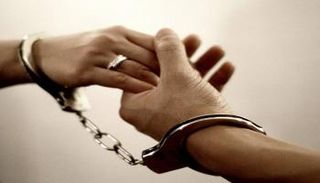 الكويت تشهد أول عقد قران لسجين وسجينة خلف القضبان - أرشيفية