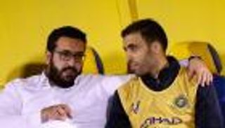 رئيس النصر يحفز حمدالله لكلاسيكو أهلي جدة