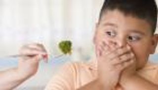 دراسة: السمنة في مرحلة الطفولة تضعف الأداء المدرسي ومهارات التأقلم