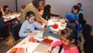 الفلسطينية علا الدجاني تشارك بورشة تعليمية في "الشارقة للكتاب"