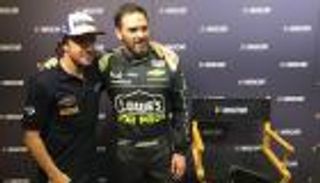 الونسو وجونسون يبدلان السيارات بنهاية موسم فورمولا 1