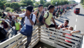 المكسيك تستقبل طلائع المهاجرين إلى أمريكا من هندوراس