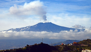 جبل إتنا في جزيرة صقلية