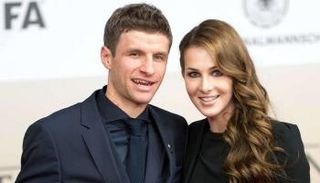 توماس مولر مع زوجته ليزا