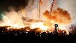 بالصور.. مهرجان لحرق القوارب الضخمة في جنوب تايوان