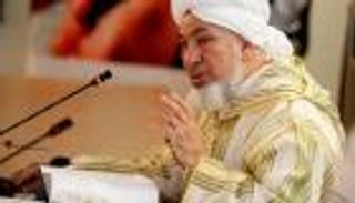 عبدالله بن بيه يلتقي السفير البريطاني لدى الإمارات