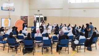 حلقة شبابية حول أنماط الحياة الصحية في مدرسة الراية 