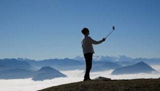 "السيلفي" تحول إلى مصدر خطر بالنسبة للكثيرين