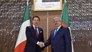 رئيس الوزراء الجزائري مع نظيره الإيطالي - أ. ف. ب