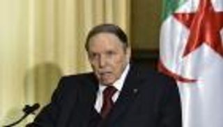 الرئيس الجزائري يأمر بالإفراج عن 5 جنرالات مسجونين