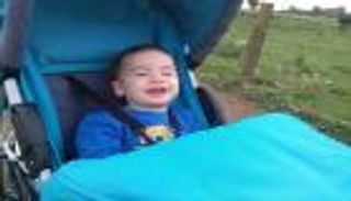 صياد ينقذ رضيعا من الغرق بعد أن ظنه دمية