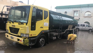 بلدية الكويت تقوم بفتح الطرق المغلقة وسحب المياه من الشوارع