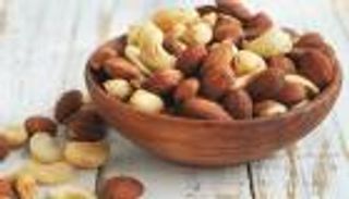 المكسرات تمنع زيادة الوزن وتحسن حالة القلب والأوعية الدموية