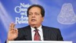 رجل أعمال مصري يفوز بجائزة "نوبل المتوسط"