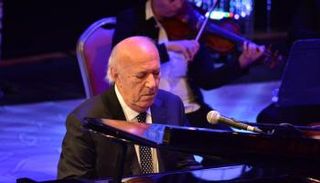 الموسيقار المصري عمر خيرت خلال الحفل