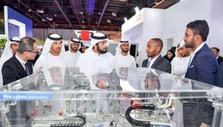 الشيخ أحمد بن محمد بن راشد آل مكتوم خلال افتتاح معرض "جلفود"