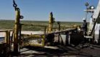 النفط يهبط في ظل إمدادات جيدة بالسوق