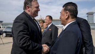 لقاء سابق بين بومبيو ومسؤولين كوريين - أرشيفية