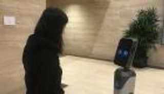 بالصور.. الروبوت "شياو باو" يلفت الأنظار في معرض الصين الدولي للواردات