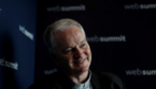 خبير بالفاتيكان يدعو القساوسة لدخول عالم التواصل 