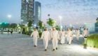 محمد بن زايد يطلع على مرافق مشروع "ع البحر" بكورنيش أبوظبي