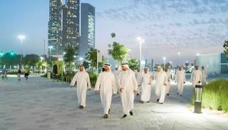 الشيخ محمد بن زايد آل نهيان يطلع على مرافق مشروع "ع البحر"