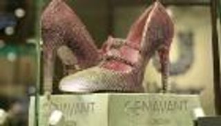 4.3 مليون دولار سعر أغلى حذاء في العالم مرصع بالألماس 