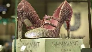 أغلى حذاء في العالم مرصع بالألماس بمعرض الصين الدولي للاستيراد