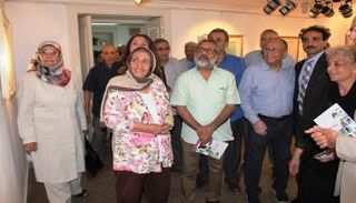 معرض للفنان محمود بقشيش يجذب عشاق فن التصوير 