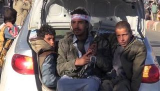 عناصر مليشيا الحوثي أثناء حملات المداهمة - صور متداولة