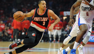 سي جيه ماكولوم لاعب كرة السلة