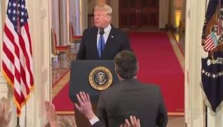 الرئيس الأمريكي دونالد ترامب ومراسل "سي إن إن" جيم أكوستا