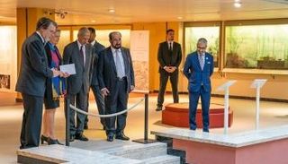 حاكم الشارقة يفتتح معرض مليحة