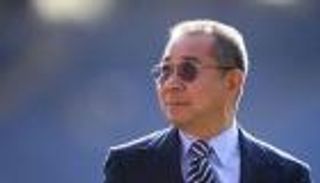 ليستر سيتي يكرم رئيسه الراحل خلال مباراة بيرنلي